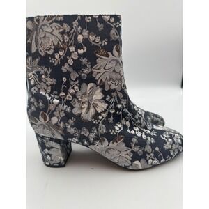 C. Est. 1946 Womens Silver Black Floral Brocade Block Heel Ankle Boots Size 10M